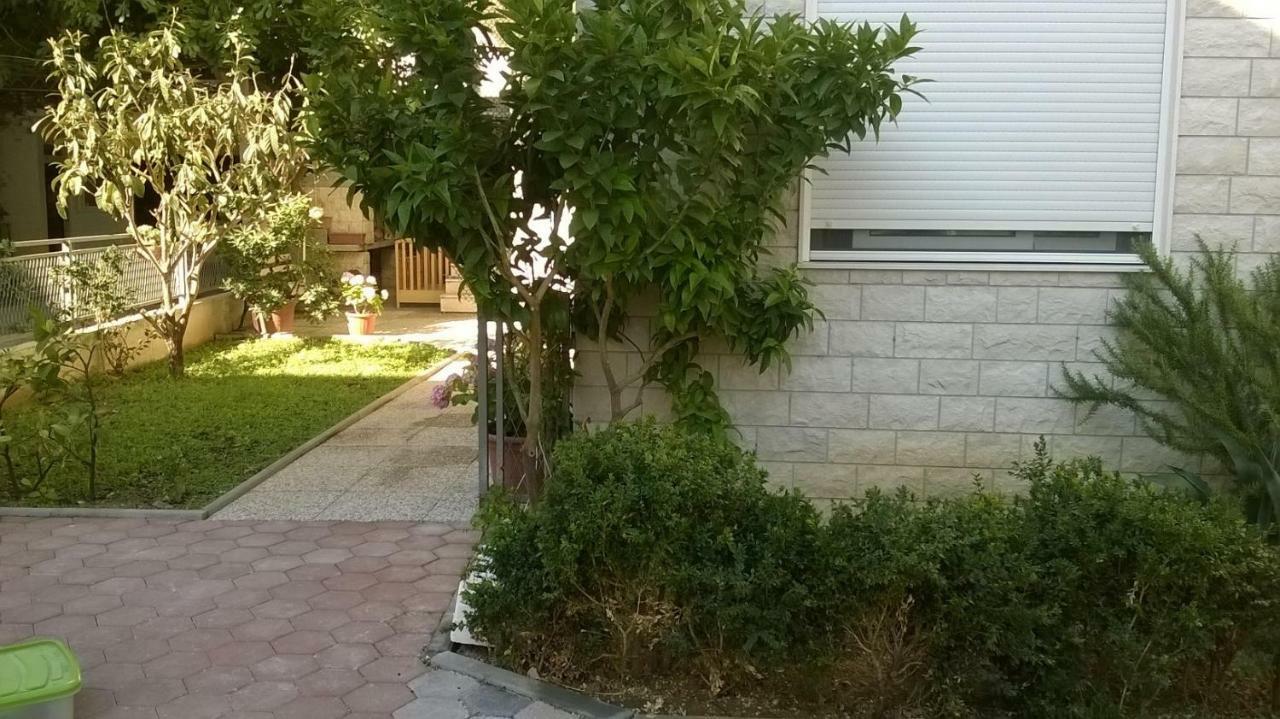 Apartman Renata Omis Exterior photo