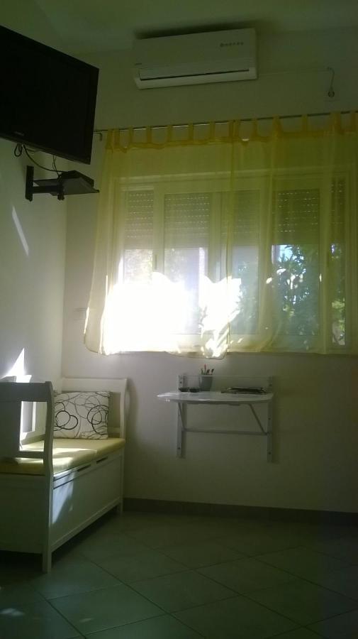 Apartman Renata Omis Exterior photo