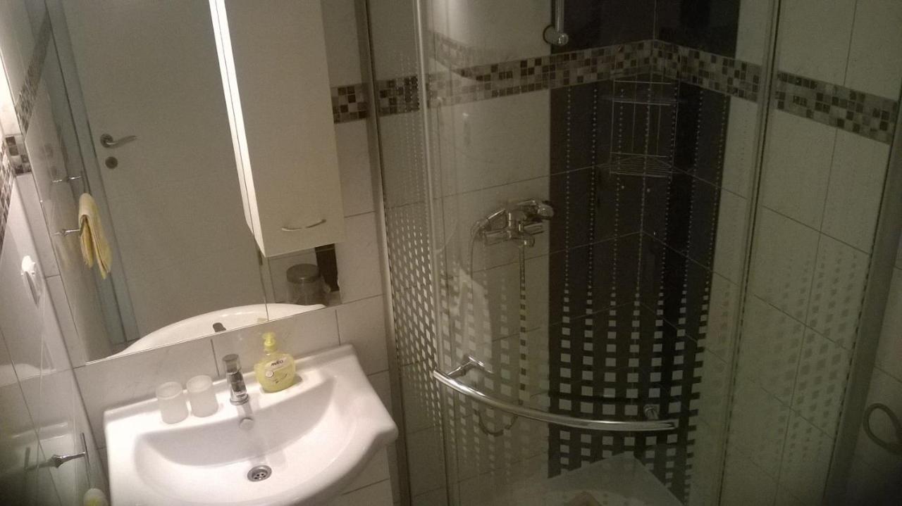 Apartman Renata Omis Exterior photo